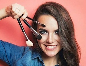 Die 10 besten Make-up-Schulen in Moskau