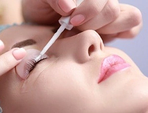 Die 10 besten Salons für Wimpernlaminierung in Moskau