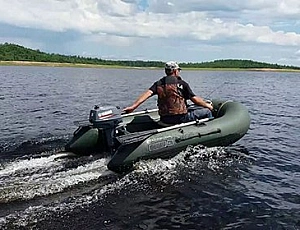 10 meilleurs moteurs hors-bord jusqu'à 3,5 litres. Avec.