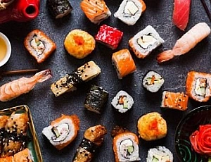 5 meilleures livraisons de sushis et de petits pains à Omsk