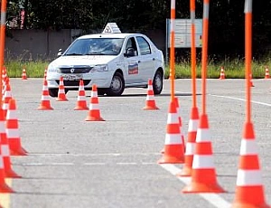 5 besten Fahrschulen in Omsk