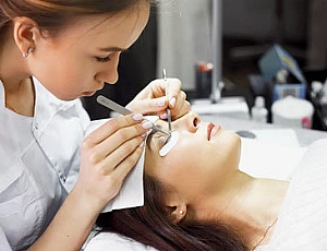 Die 10 besten Schulen für Wimpernverlängerung in St. Petersburg