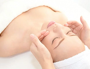 10 meilleurs cours de massage facial à Moscou